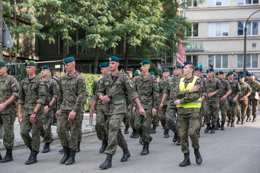 Kraków. Wymarsz Kadrówki, nowe odznaczenie państwowe i...