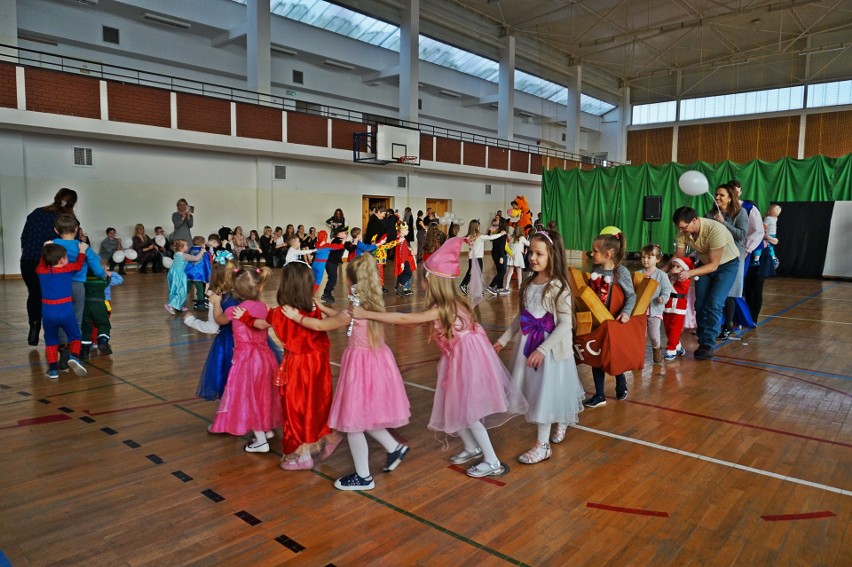 Na zabawę stawiły sie dzieci z całej gminy Skaryszew.