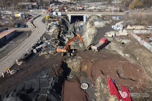 Nowy wiadukt kolejowy, drogi i ronda w Dąbrowie Górniczej - Gołonogu mają być gotowe w kwietniu Zobacz kolejne zdjęcia/plansze. Przesuwaj zdjęcia w prawo naciśnij strzałkę lub przycisk NASTĘPNE