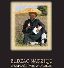 Album "Budząc nadzieję&#8221; można kupić w siedzibie stowarzyszenia przy ul. Proletariackiej w Białymstoku