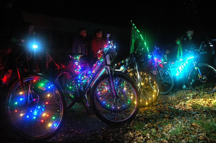 Chrzanów. Pięknie oświetlone rowery ozdobą IV Nocnego Rajdu Rowerowego [ZDJĘCIA]