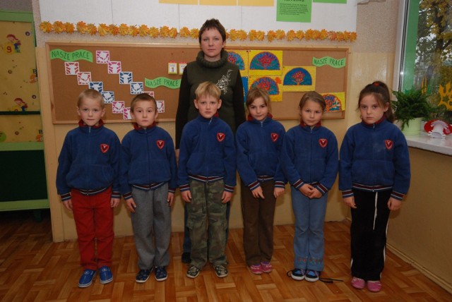 Klasa IWychowawczyni Anna Skrzypczak. Uczniowie: Adrian Kawecki, Natalia Kordyka, Gabriela Koziarska, Joanna Staśkiewicz, Jakub Pająk, Kamil Tkacz.