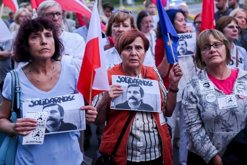 Demonstracja KOD w Poznaniu w rocznicę Porozumień...