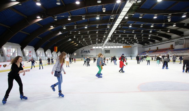 W ferie uczniowie będą mogli pojeździć na lodowiskach MOSiR-u za 5 zł.