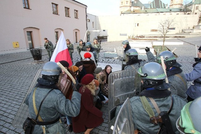 Podczas piątkowej rekonstrukcji w Kielcach.