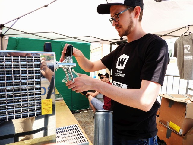 I Podlaski Festiwal Piwa rozpoczęty. Nawarzą piwa w Białymstoku (wideo)