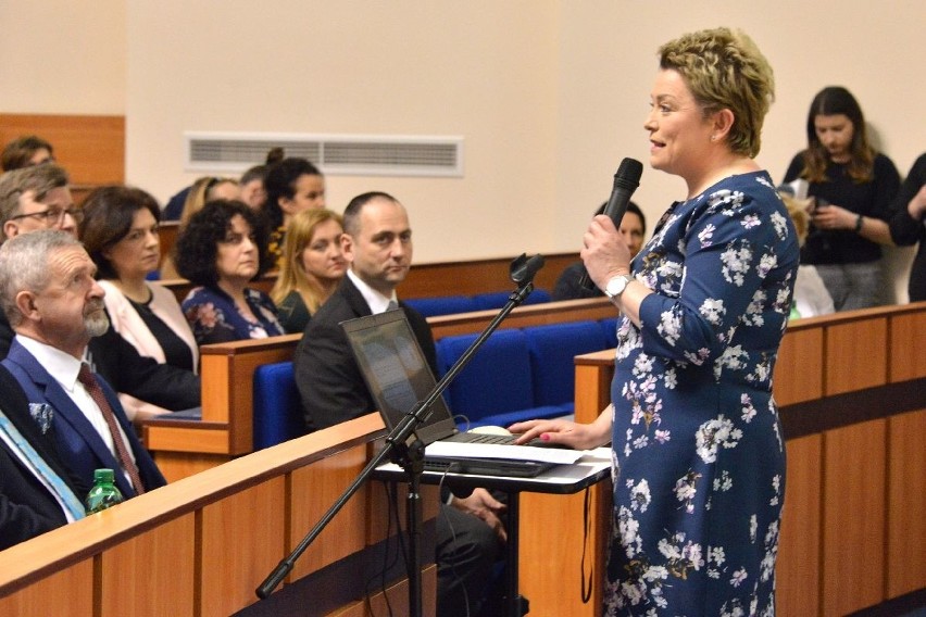 Minister edukacji Anna Zalewska w Kielcach: - Szkoła zadba o zdrowie uczniów (WIDEO)   