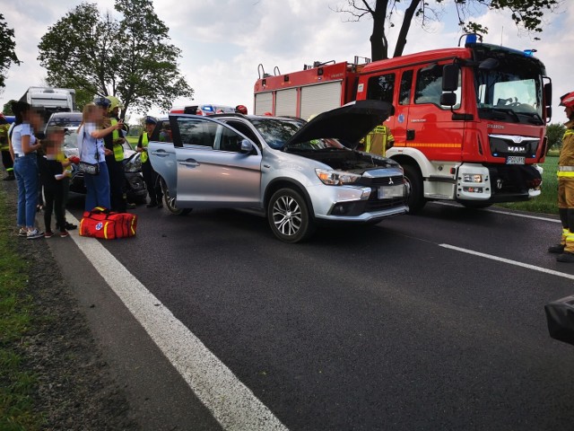 Do wypadku doszło na drodze krajowej nr 32.Przejdź do kolejnego zdjęcia --->