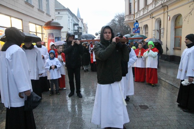 Droga Krzyżowa przeszła od fary do kościoła św. Józefa w Chełmnie