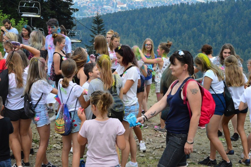 Holi Festival w Myślenicach. Kolorowe proszki w powietrzu [ZDJĘCIA]