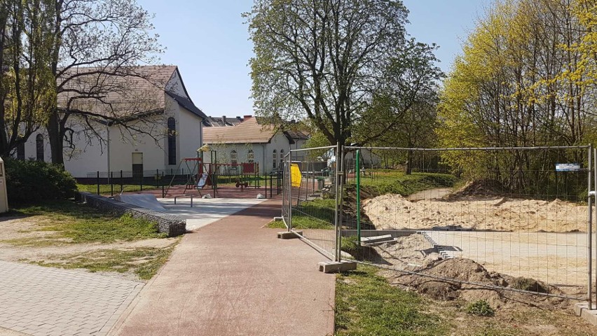 Nowoczesne boisko osiedlowe powstaje przy ulicy Hożej w Szczecinie [ZDJĘCIA]