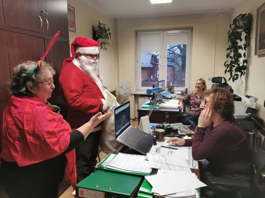Mikołaj przyniósł prezenty nie tylko dzieciom. Odwiedził również leśników z Suchedniowa. Zobacz zdjęcia