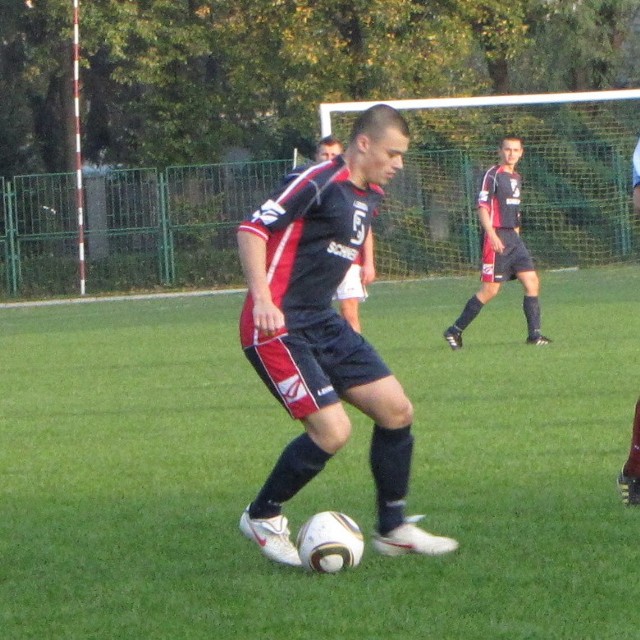 Patryk Gromek zastąpił w ataku pauzującego za nadmiar żółtych kartek Arka Ciacha i strzelił drużynie ze Słoszewa 3 bramki.