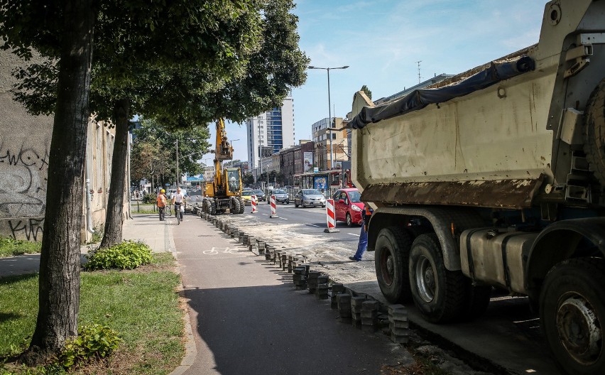 Prace na al. Grunwaldzkiej potrwają do końca wakacji