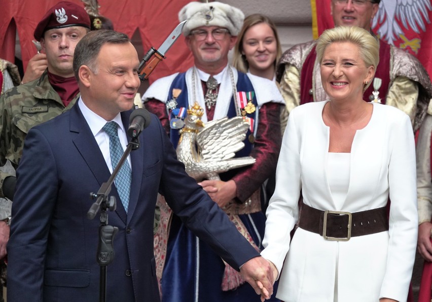 Kraków. Prezydent Andrzej Duda z żoną na jubileuszu krakowskiego III Gimnazjum i II LO im. Króla Jana III Sobieskiego [ZDJECIA]