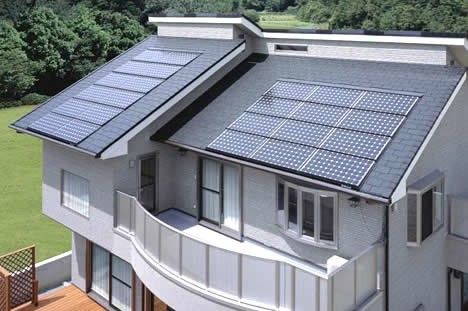 Instalacja solarna na dachu blokuInstalacja solarna na dachu bloku