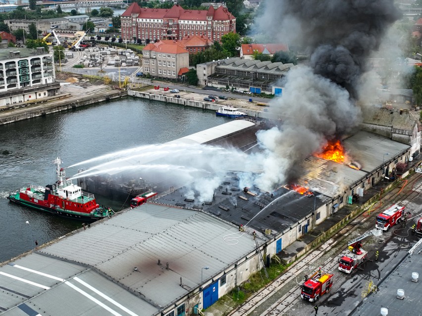Szczecin: Pożar na portowym nabrzeżu