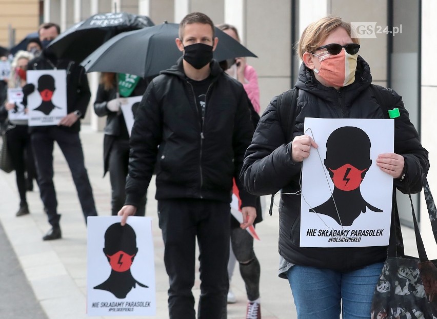 Kolejkowy "Czarny Protest" w Szczecinie przeciwko całkowitemu zakazowi aborcji - 14.04.2020