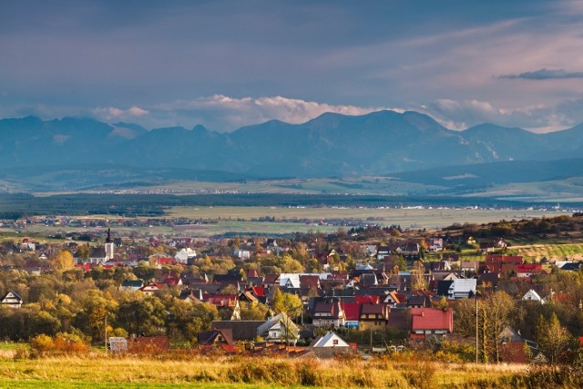 Lipnica Wielka leży u stóp Babiej Góry, z drugiej strony z widokiem na Tatry. Ma ogromne walory, by rozwijać się turystycznie. Jednak przez problemy własnościowe z gruntami nikt nie chce tam inwestować