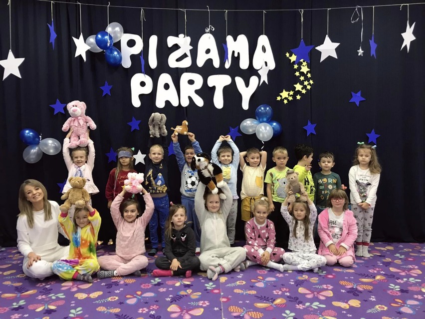 Podczas Piżama Party dzieci przeniosły się do piżamkowego...