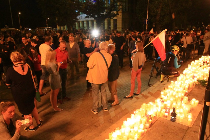 Protest przed Sądem Okręgowym w Łodzi. Łodzianie utworzyli...