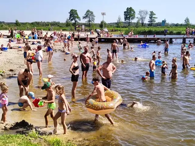 Nowocześnie zagospodarowane kąpielisko w Nowych Siołkowicach w gminie Popielów. Sezon kąpielowy rozpoczyna się tu 24 czerwca.