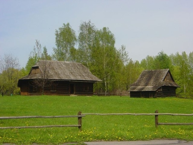 Impreza „Zbóje i zbójnictwo – sceny z życia beskidzkich zbójów” - Chorzów, Skansen w Parku Śląskim – niedziela, 7 września. W atrakcjach będzie można uczestniczyć w godz. 12.00 – 18.00. Będzie można zobaczyć napad zbójnicki, posłuchać muzyki karpackiej, wziąć udział w grach i zabawach . Na scenie zagra multiinstumentalista Jacenty Ignatowicz, dudziarze i heligoniści ze Słowacji i Beskidu Żywieckiego. Będzie też pokaz tańca zbójnickiego i inscenizacja powieszenia na szubienicy Juraja Janosika. Bilety kosztują 6 i 8 zł.