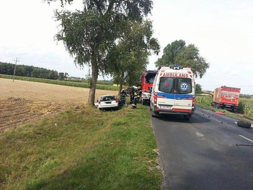 Śmiertelny wypadek w Augustowie pod Barcinem. Kierowca golfa...