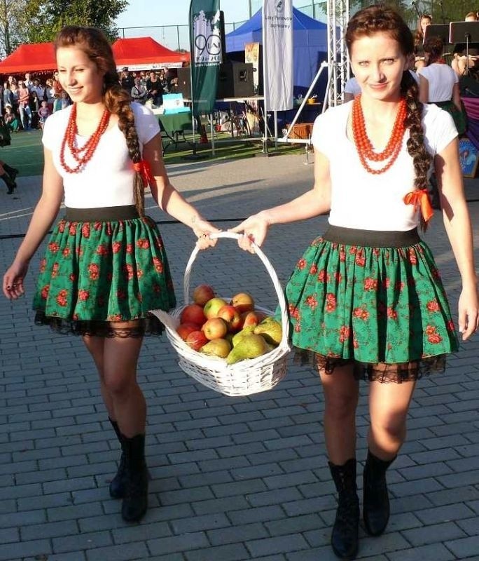 My Słowianki, czyli piękne krasocińskie mażoretki z owocami...