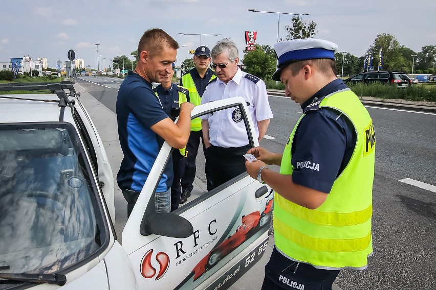 Bydgoscy policjanci wraz z księdzem kontrolowali kierowców