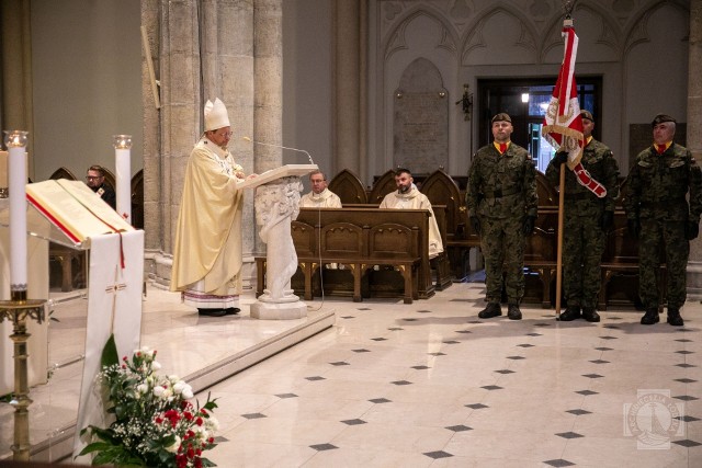 W łódzkiej archikatedrze odbyły się uroczystości Wniebowzięcia Najświętszej Marii Panny w 102. rocznicę Cudu nad Wisłą oraz święta Wojska Polskiego