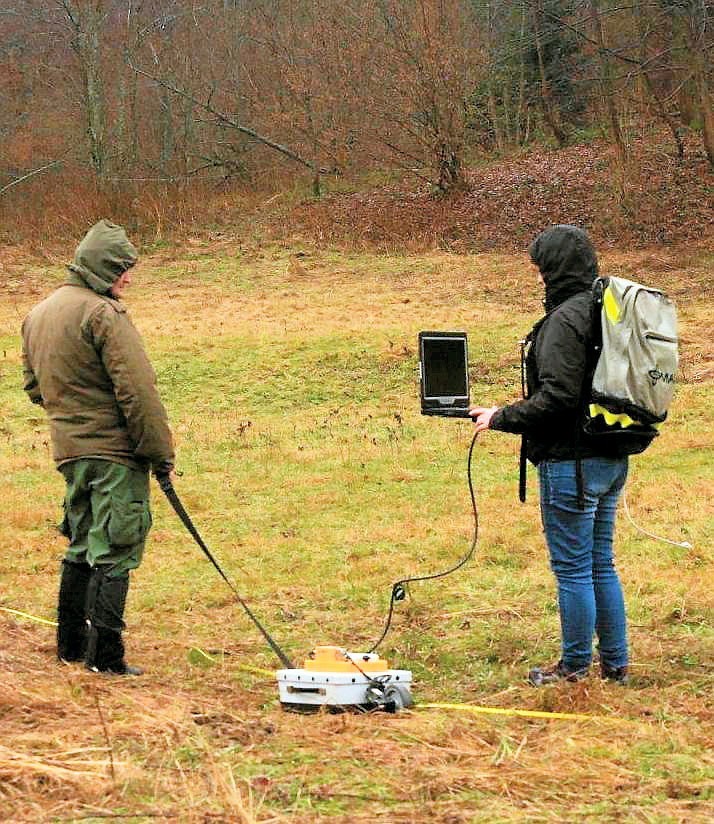 Za pomocą georadaru Akademii Górniczo-Hutniczej pracownicy...