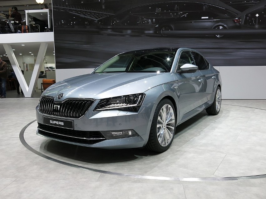 Limuzyna Skoda Superb.