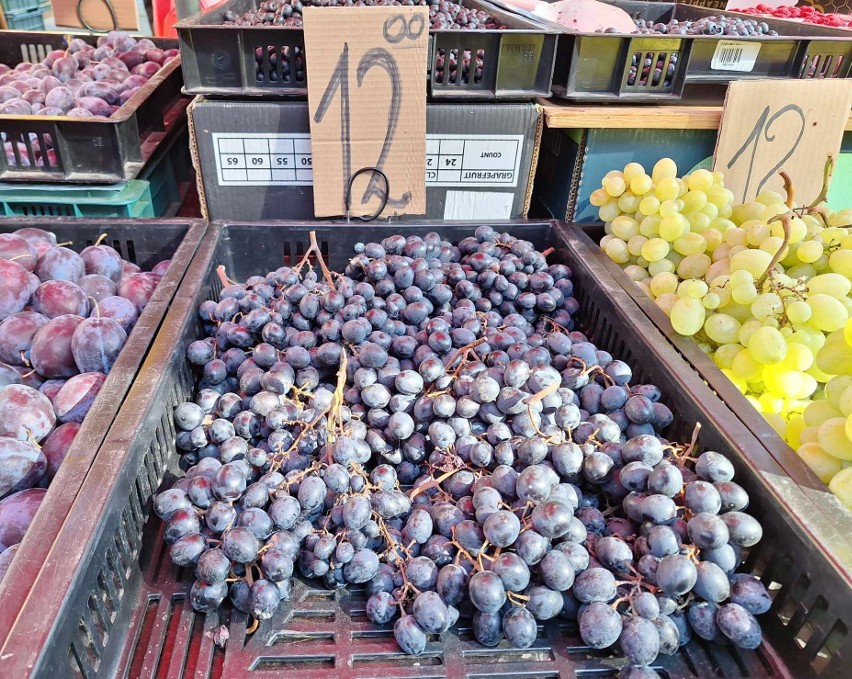 winogrona ciemne i jasne 12 zł/kg
