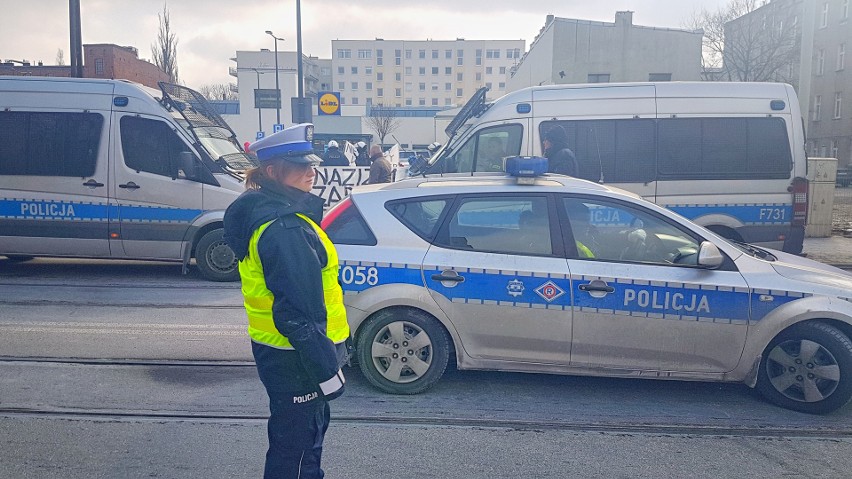 Uczestnicy marszu pamięci "Żołnierzy wyklętych" przeszli...