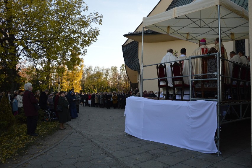 Cmentarz przy ul. Bardzkiej, msza św. o godz. 14, 1...