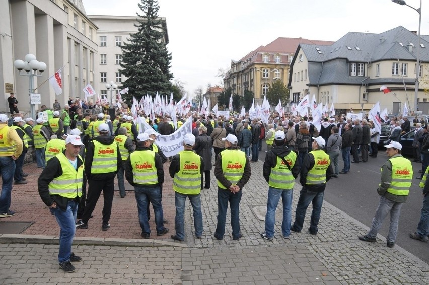 Protest emerytów w sprawie deputatu. Kompania Węglowa: Chcielibyśmy, nie pozwala sytuacja finansowa