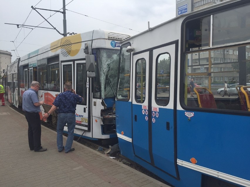 Wypadek na pl. Strzegomski, Zderzyły się trzy tramwaje: 3,...