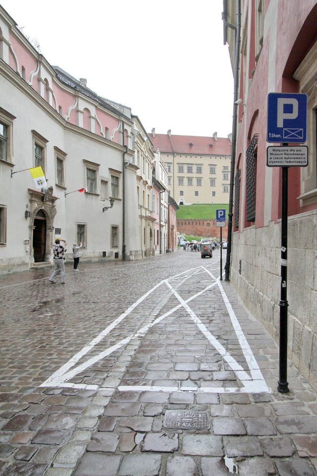 Koperty odbierają urok jednej z najpiękniejszych ulic miasta