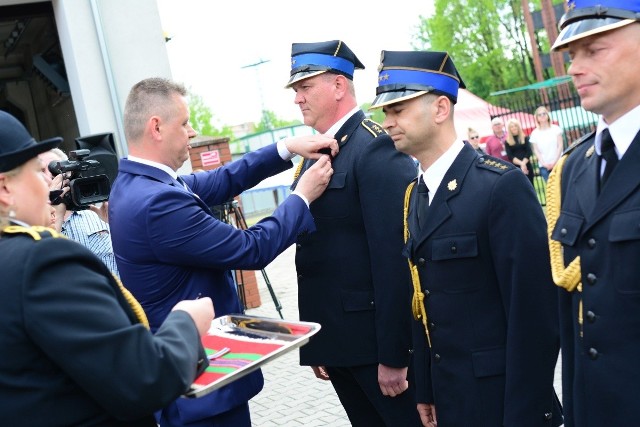 Jednym z gości, którzy nagradzali strażaków podczas święta w Pionkach był wicewojewoda mazowiecki Artur Standowicz.