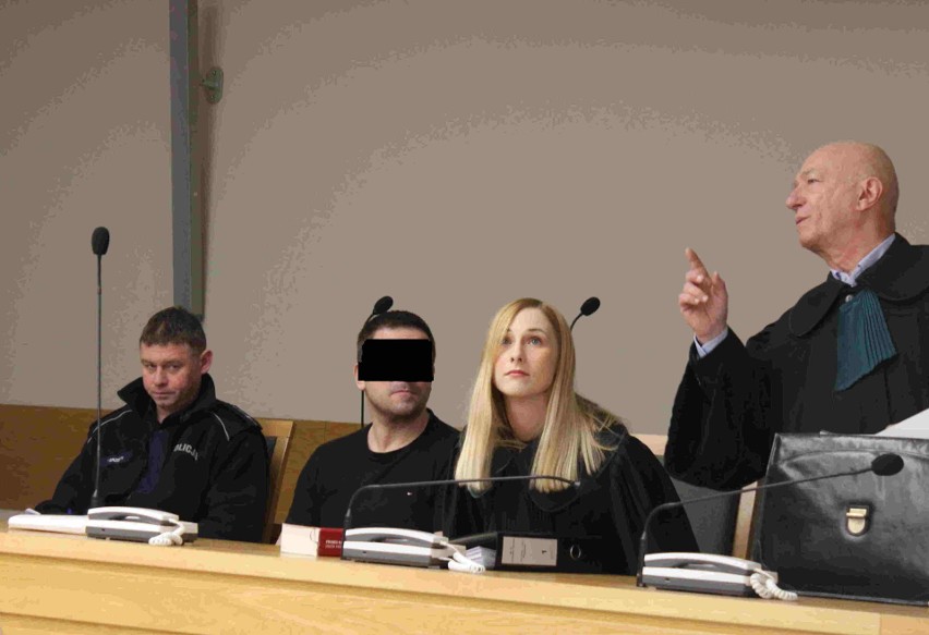 Oskarżonego Wojciecha R. broni były minister sprawiedliwości...