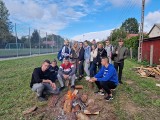 Dzień Ziemniaka w Zespole Szkół w Krasnosielcu. Uprawiali ziemniaki, zebrali i... zjedli! I Dzień Ziemniaka zorganizowano 22.09.2022