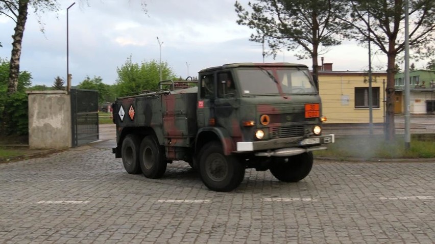 Kolumna wojskowa przejechała przez Szczecin. Żołnierze 12 Brygady Zmechanizowanej pojechali na poligon. Zobacz zdjęcia i wideo - 25.05.2020