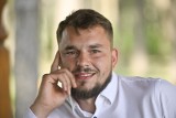 "Rolnik szuka żony 10". Przedstawiamy bohaterów programu: poznajcie 28-letniego Artura z Mazowsza!