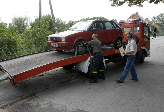 Wczoraj po południu laweta zabrała auto Marioli O. na policyjny parking. Kobieta po raz drugi została złapana na jeździe po pijanemu. Prokuratura wystąpi do sądu z wnioskiem o przepadek seata ibizy.