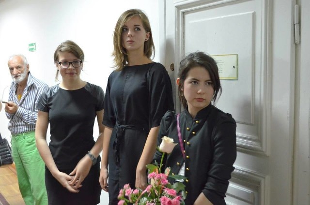 Autorki podczas wernisażu: od lewej- Urszula Kuc, Weronika Filipek i Marta Mikolajczyk.