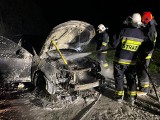 Pożar samochodu koło Złocieńca: Samochód zapalił się podczas jazdy. Kierowca wydostał się o własnych siłach [ZDJĘCIA] 