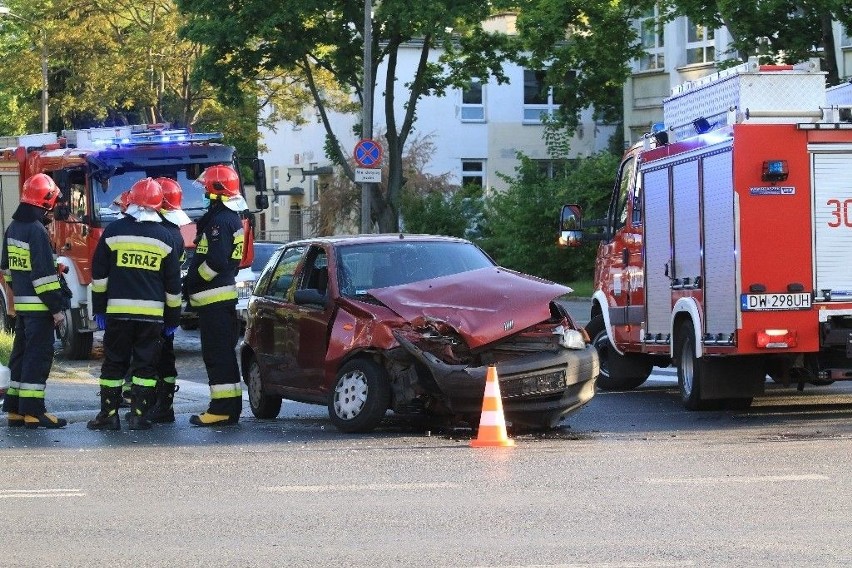 Wypadek na Zachodniej we Wrocławiu. A było czerwone światło