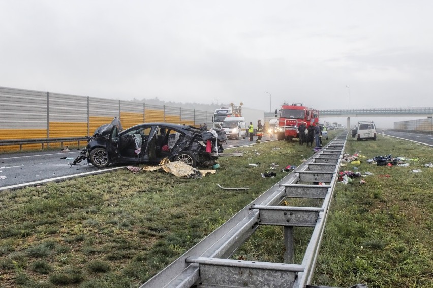 Dwoje dzieci zginęło w wypadku na autostradzie A2 pod...