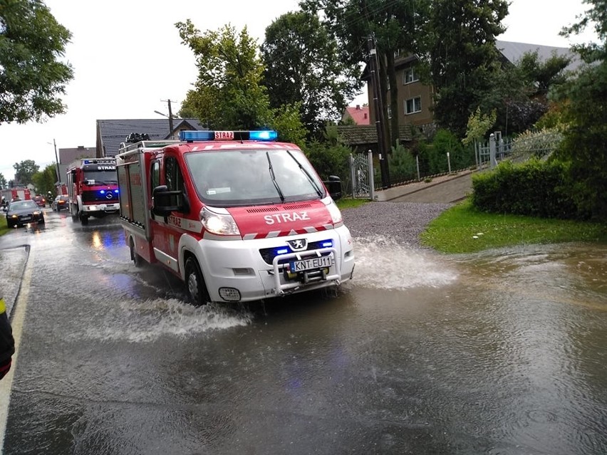 Orawa. Oberwanie chmury w Lipnicy Małej. Domy zalewa woda [NOWE ZDJĘCIA]